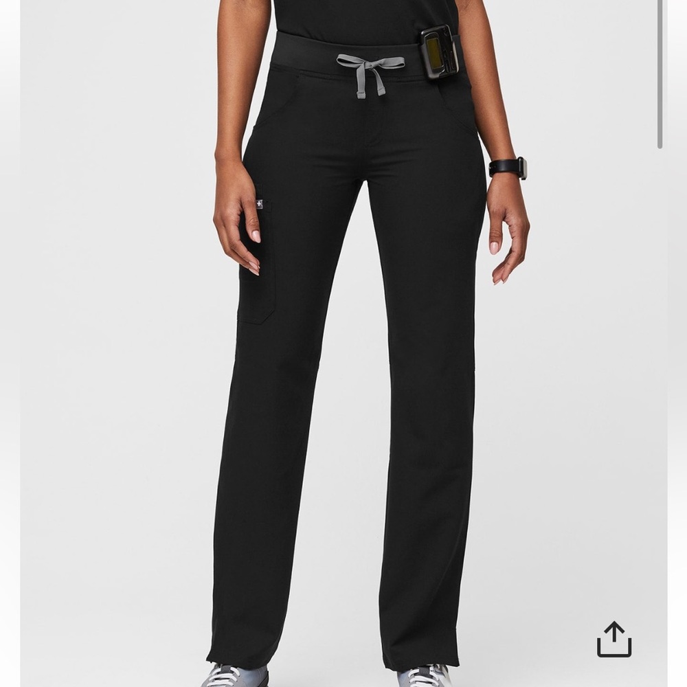 Figs Women’s kade cargo pants- black